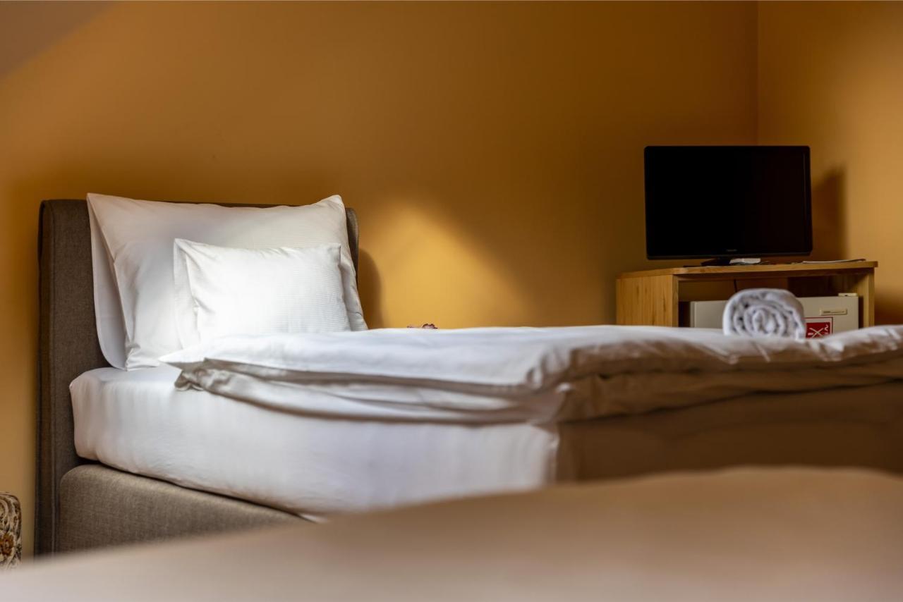 Betli Panzio Hotel ซาลาแอแกร์แซค ภายนอก รูปภาพ