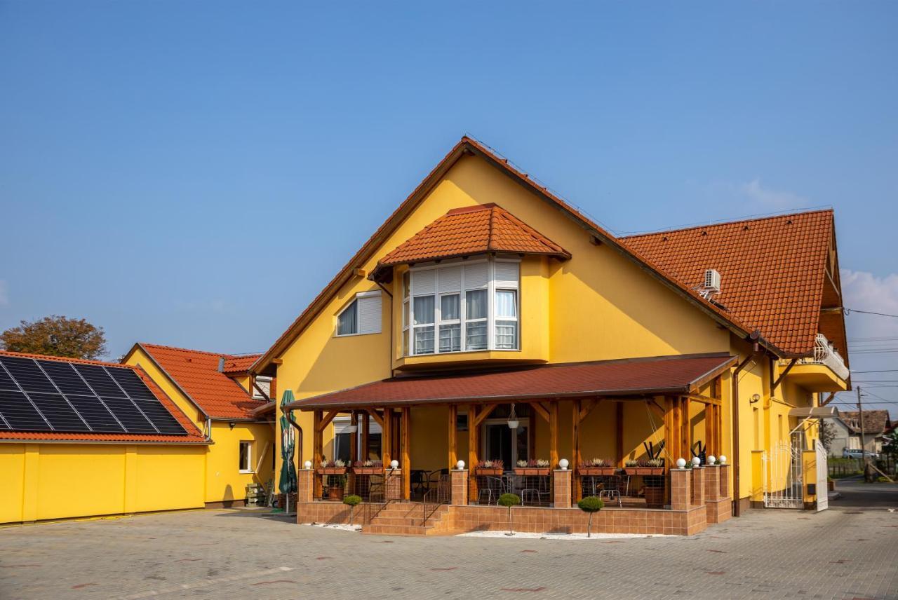 Betli Panzio Hotel ซาลาแอแกร์แซค ภายนอก รูปภาพ