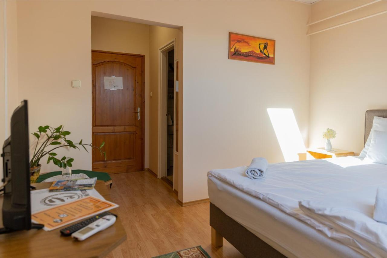 Betli Panzio Hotel ซาลาแอแกร์แซค ภายนอก รูปภาพ