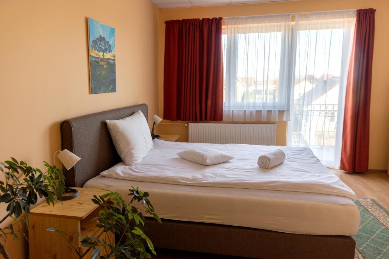 Betli Panzio Hotel ซาลาแอแกร์แซค ภายนอก รูปภาพ