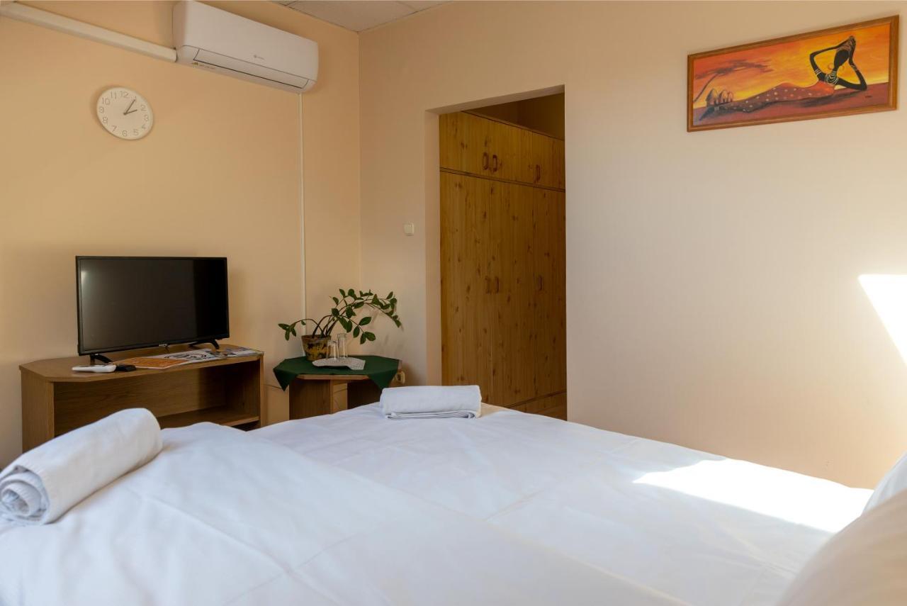 Betli Panzio Hotel ซาลาแอแกร์แซค ภายนอก รูปภาพ